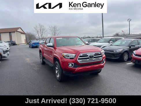 Used 2018 Toyota Tacoma Limited image 3