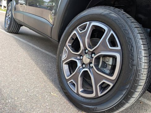 Used 2018 Jeep Renegade Limited w/ UConnect 8.4 Nav Group image 9