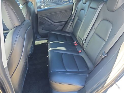 Used 2021 Tesla Model 3 Performance image 31