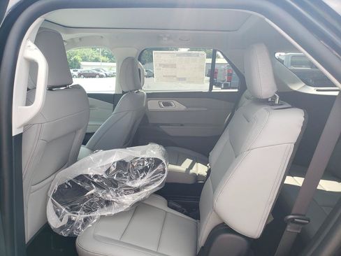 New 2026 Ford Explorer Active w/ Active Comfort Package AWD/4WD image 7