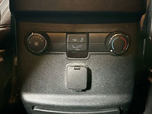 Used 2016 Ford Explorer XLT image 25