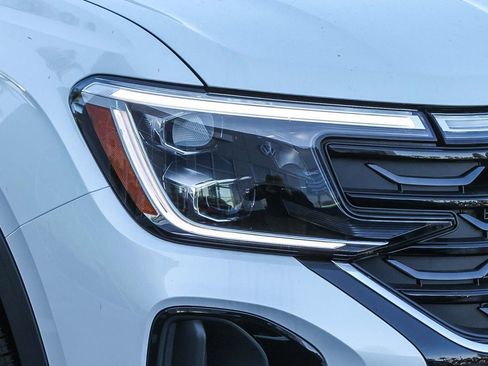 New 2026 Volkswagen Atlas Cross Sport SE FWD image 4