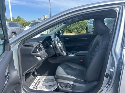 Used 2024 Toyota Camry SE image 16
