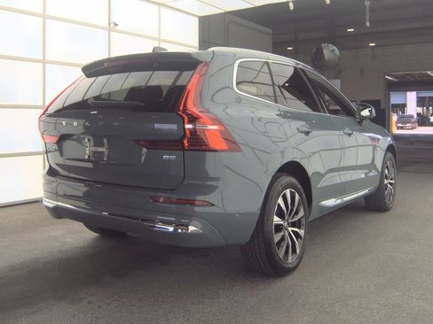 Used 2023 Volvo XC60 B5 Plus FWD image 6