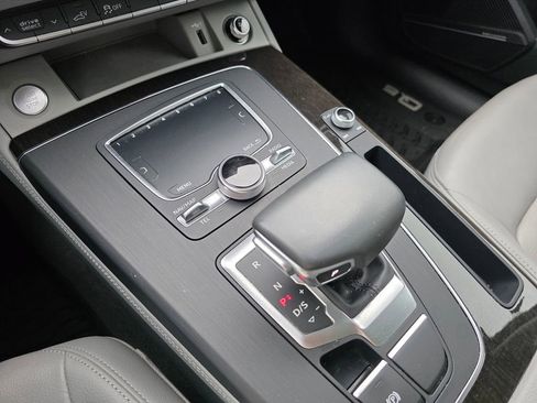 Used 2020 Audi Q5 e Premium Plus w/ Premium Plus Package AWD/4WD image 19