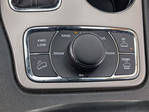 Used 2021 Jeep Grand Cherokee Overland AWD/4WD image 16