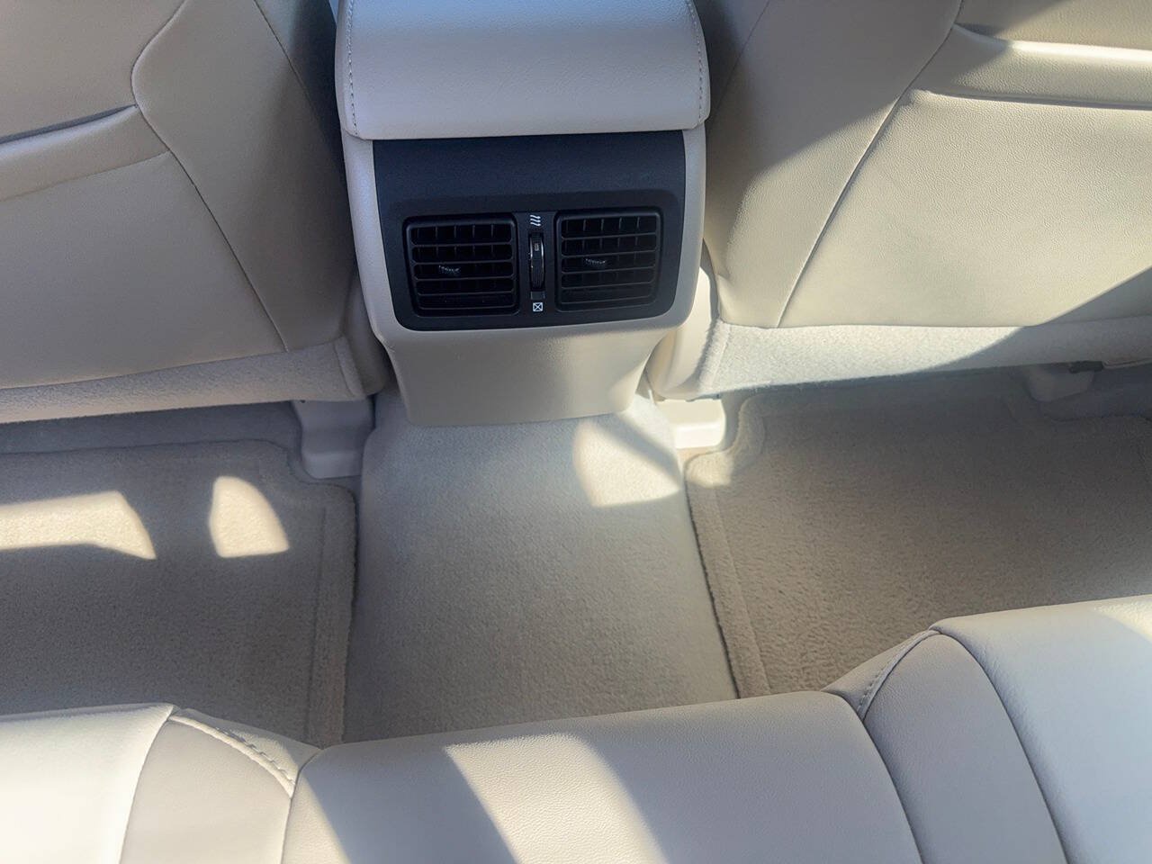 Used 2014 Toyota Camry XLE w/ Leather Package FWD image 20