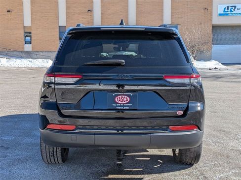 Certified 2023 Jeep Grand Cherokee Limited w/ Black Appearance Package image 4