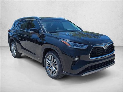 New 2026 Toyota Highlander Platinum AWD/4WD image 3
