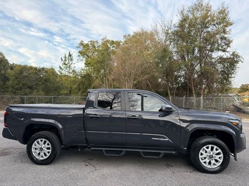 Used 2024 Toyota Tacoma SR5 w/ SR5 Upgrade Package image 4