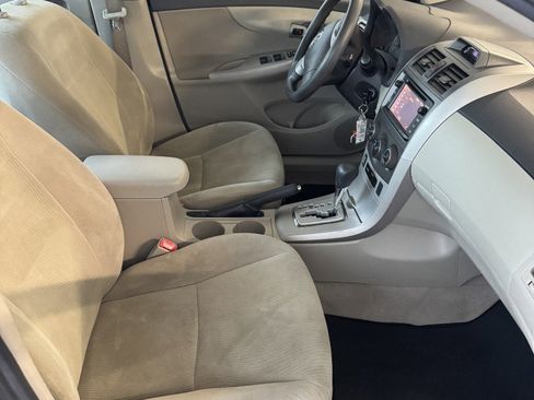 Used 2013 Toyota Corolla LE image 9