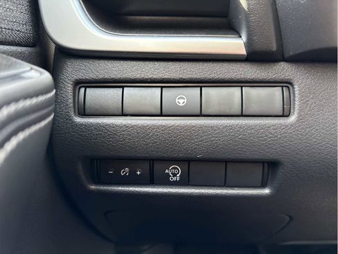 Used 2023 Nissan Rogue SV image 31