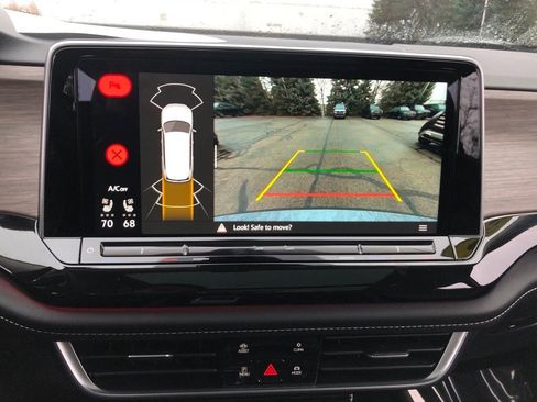 Used 2025 Volkswagen Atlas SEL image 26