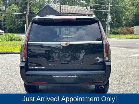 Used 2017 Cadillac Escalade Platinum AWD/4WD image 6
