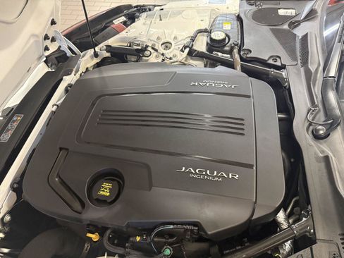 Used 2018 Jaguar F-TYPE Convertible RWD image 31