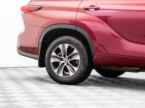 Used 2022 Toyota Highlander XLE image 32