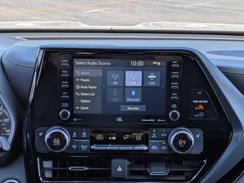 Used 2021 Toyota Highlander XSE AWD/4WD image 32