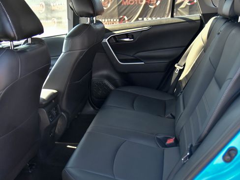 Used 2020 Toyota RAV4 XLE Premium FWD image 35