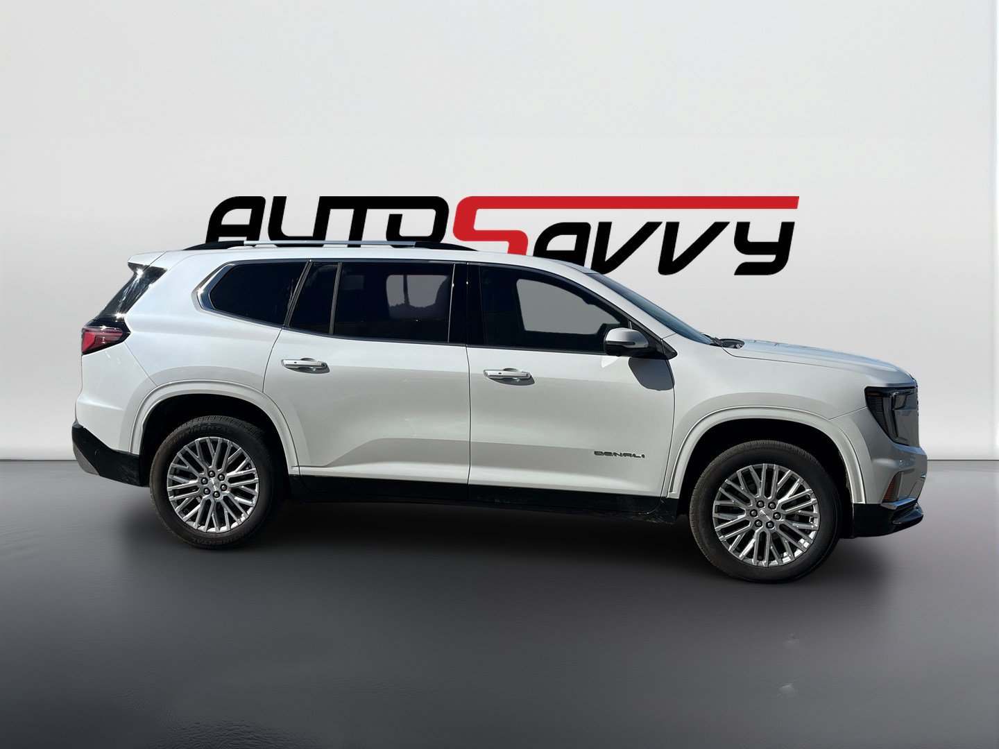 Used 2025 GMC Acadia Denali w/ LPO, Floor Liner Package FWD image 4