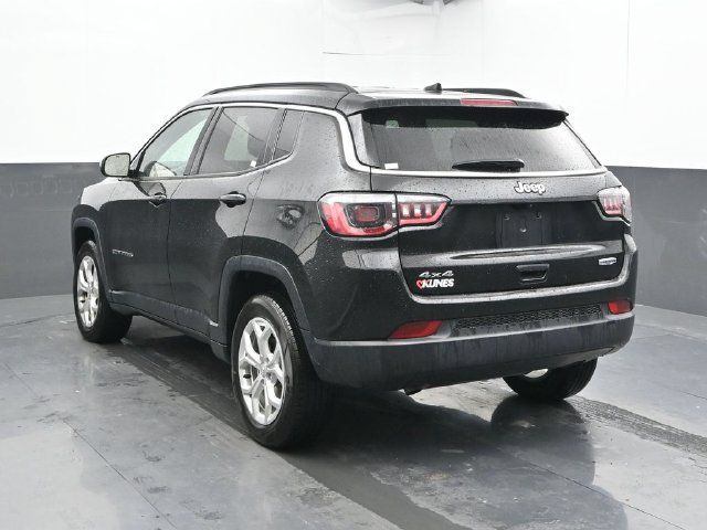 Used 2024 Jeep Compass Latitude AWD/4WD image 11