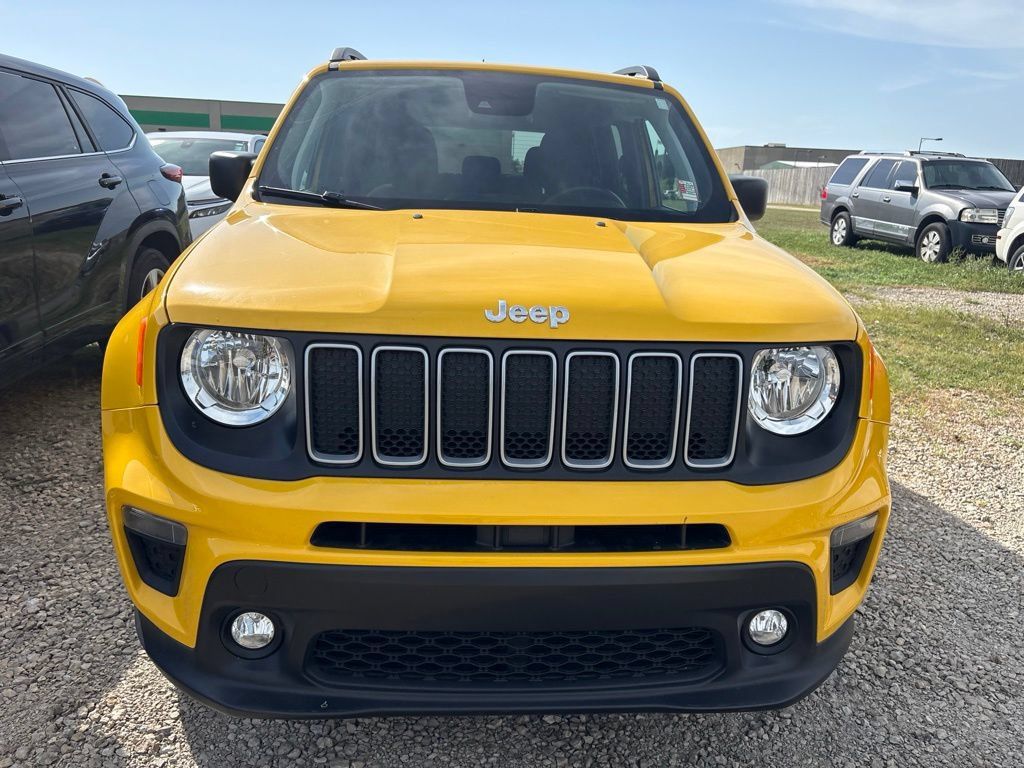 Used 2023 Jeep Renegade Latitude w/ Premium Group AWD/4WD image 4