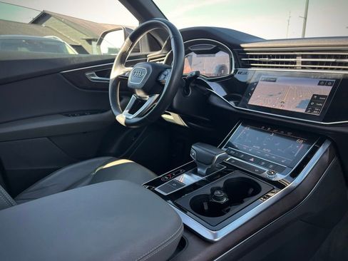 Used 2019 Audi Q8 Premium image 25