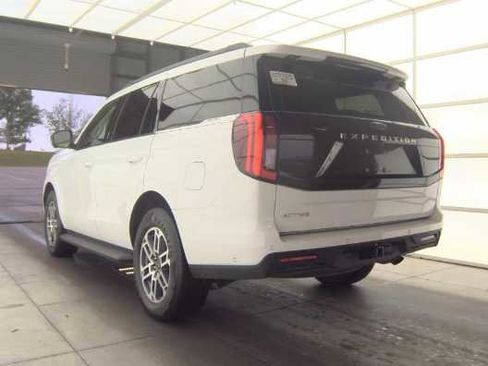 Used 2025 Ford Expedition Active RWD image 6