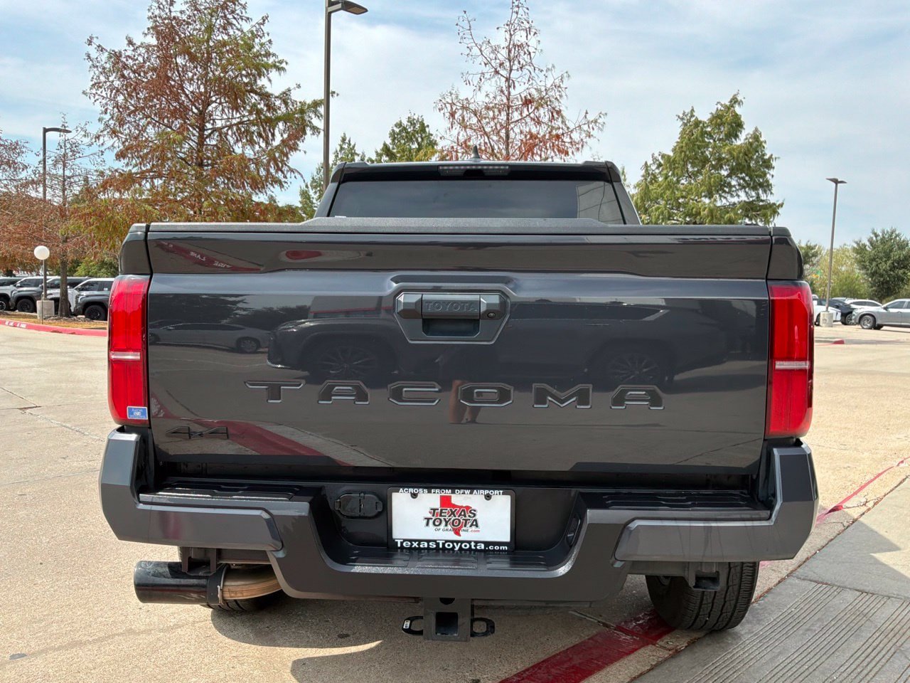 Used 2025 Toyota Tacoma TRD Sport AWD/4WD image 7