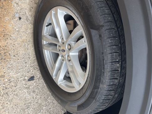 Used 2022 Ford Explorer XLT image 5