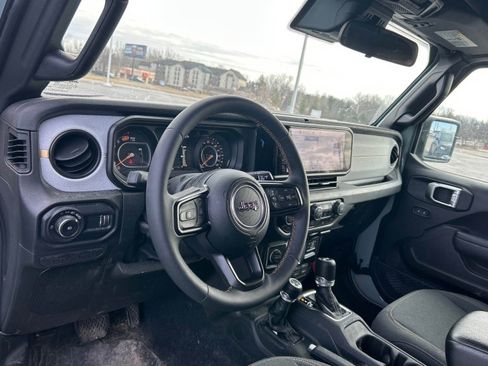 Used 2024 Jeep Wrangler Willys image 7