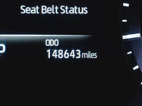 Used 2020 Toyota Highlander XLE AWD/4WD image 25