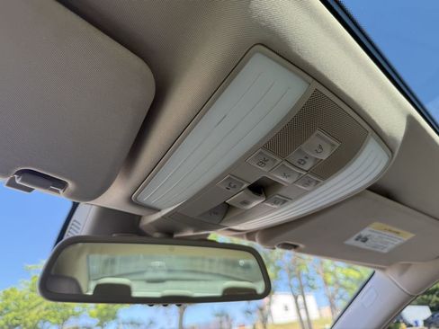 Used 2014 Mercedes-Benz E 350 Sedan image 39