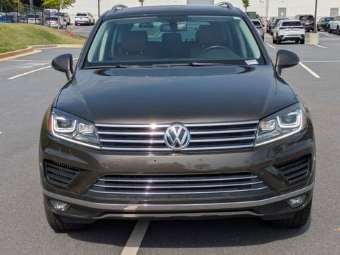 Used 2015 Volkswagen Touareg TDI AWD/4WD image 9