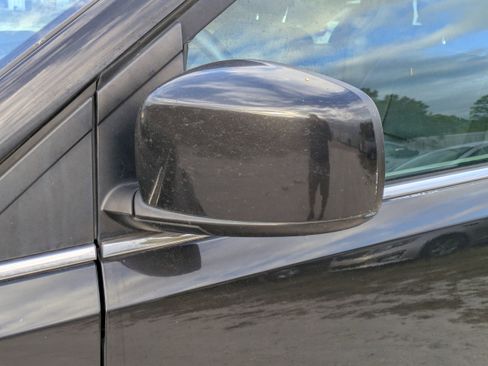 Used 2014 Chrysler Town & Country Touring image 12