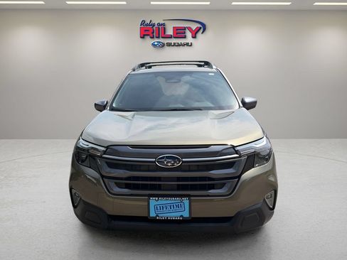 Certified 2025 Subaru Forester Premium AWD/4WD image 8