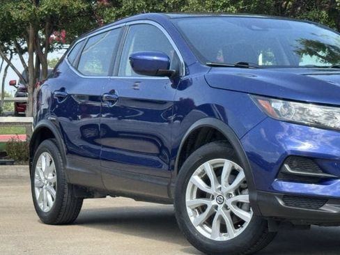 Used 2022 Nissan Rogue Sport S FWD image 3