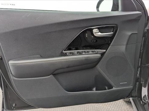 Used 2022 Kia Niro EX FWD image 13