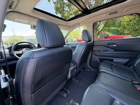Used 2023 Nissan Pathfinder Platinum w/ Cargo Package AWD/4WD image 34