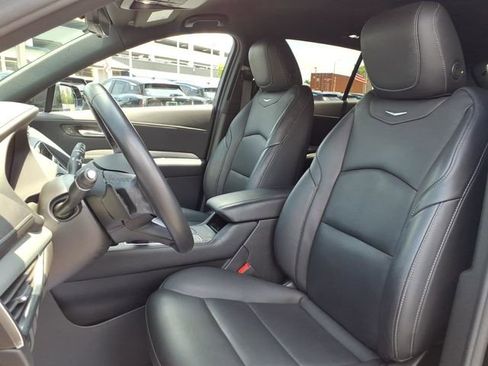 Used 2022 Cadillac XT4 Premium Luxury w/ Enhanced Visibility Package FWD image 5