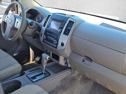 Used 2015 Nissan Frontier SV image 22