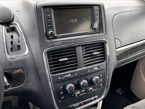 Used 2019 Dodge Grand Caravan SE image 30