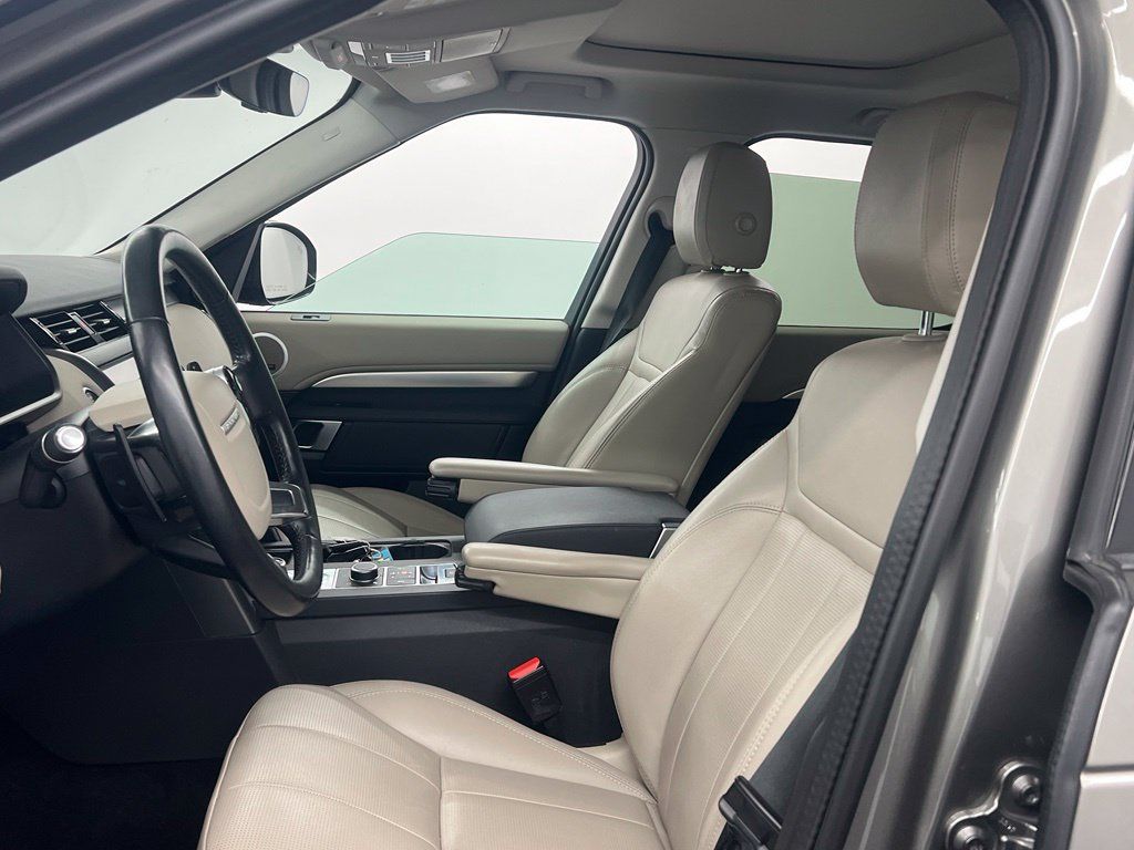 Used 2020 Land Rover Discovery Landmark AWD/4WD image 10