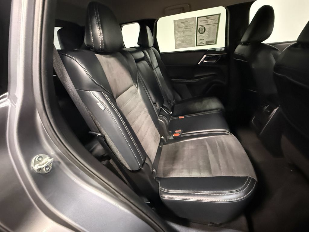 Used 2024 Mitsubishi Outlander SE AWD/4WD image 14