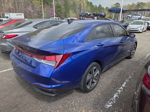 Used 2023 Hyundai Elantra SEL w/ Convenience Package image 3