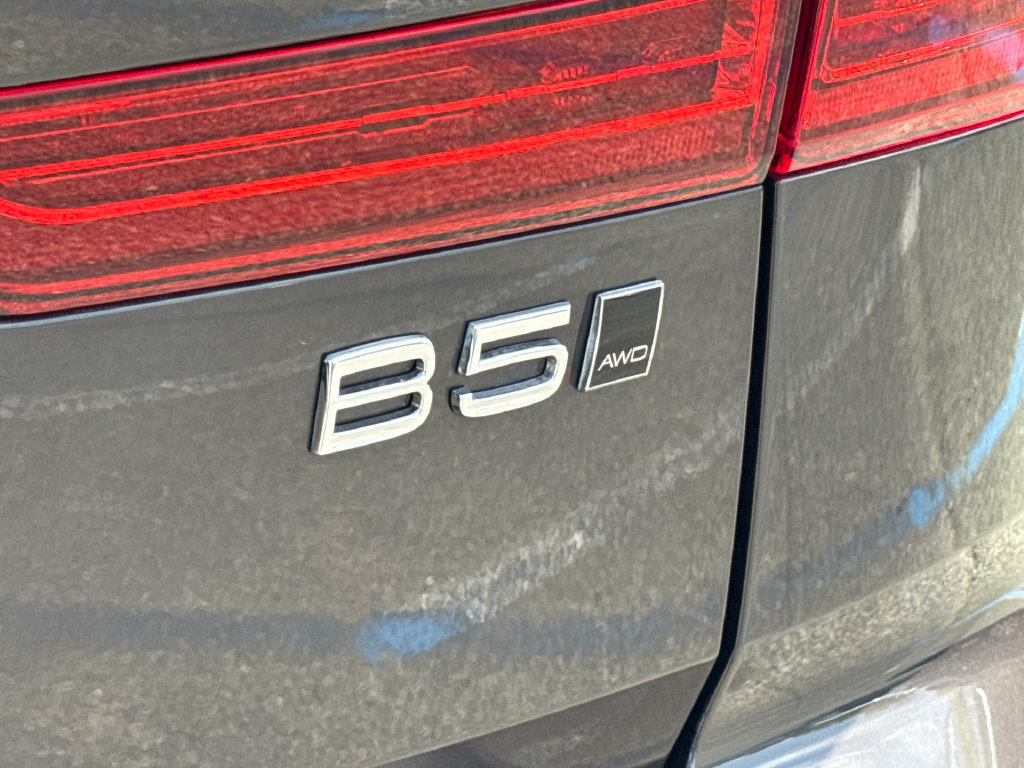 Used 2023 Volvo XC60 B5 Ultimate w/ Climate Package AWD/4WD image 9