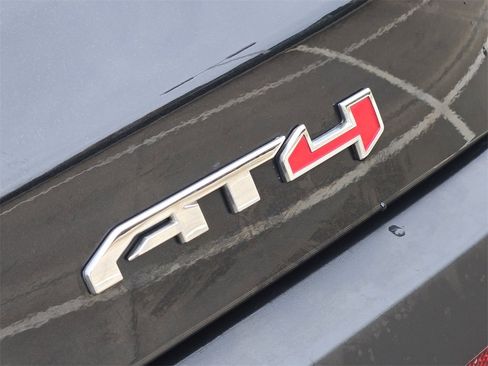 Used 2022 GMC Acadia AT4 w/ Technology Package image 12