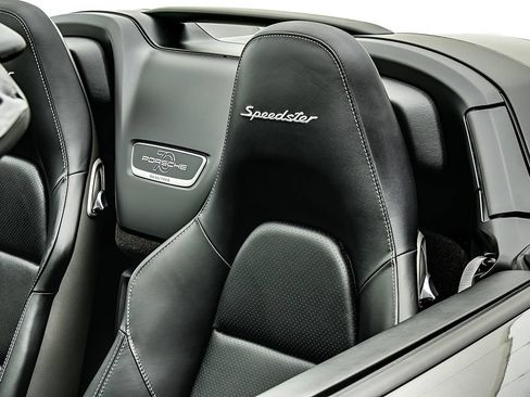 Used 2019 Porsche 911 Speedster RWD image 15