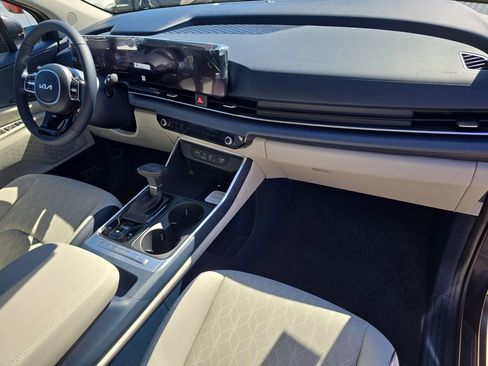 New 2026 Kia Carnival EX FWD image 12