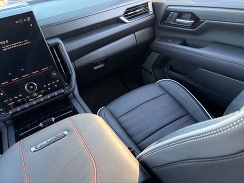Certified 2025 GMC Yukon AT4 Ultimate AWD/4WD image 17