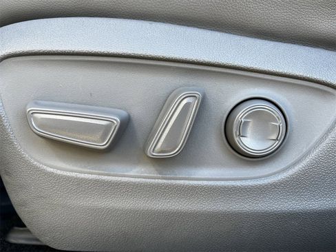 Used 2024 Toyota Highlander Limited image 24